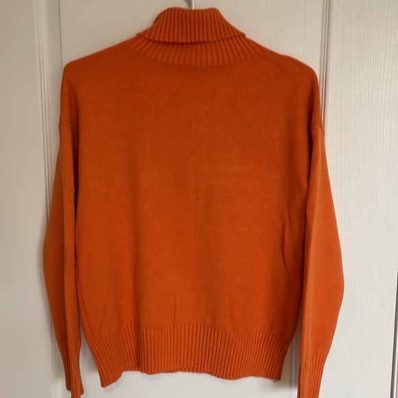 Female sweater - Picture 2 of 2